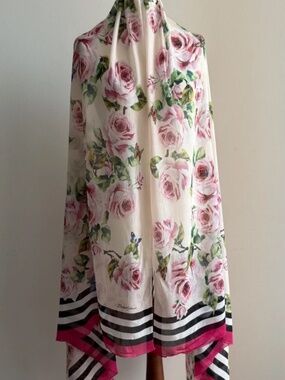 New Dolce & Gabbana Roses 100% silk shawl XL